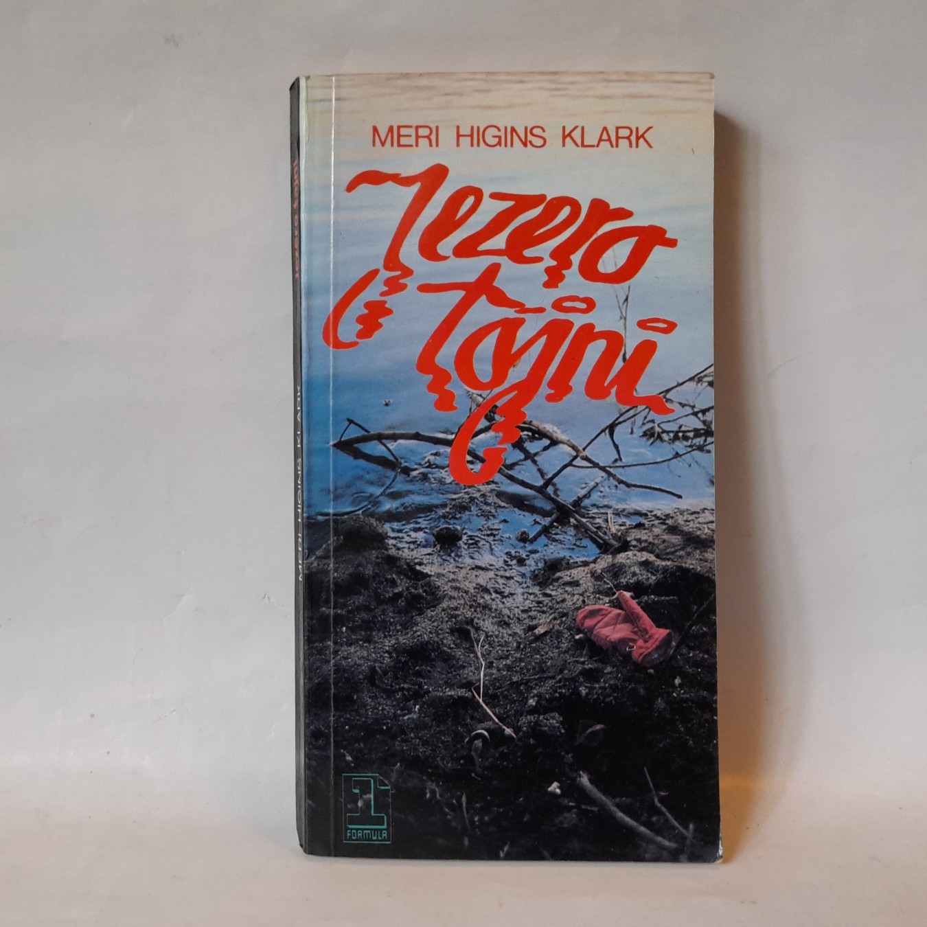 Jezero tajni — Meri Higins Klark