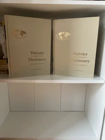 Webster Comprehensive Dictionary 1–2, polovna knjiga