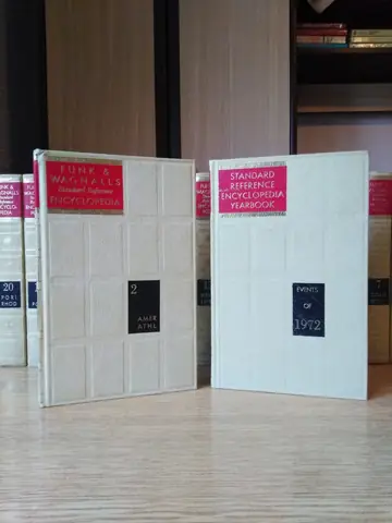 Funk & Wagnalls Standard Reference Encyclopedia — Grupa autora, polovna knjiga