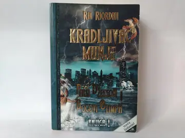 Kradljivac munje — Rik Riordan, polovna knjiga