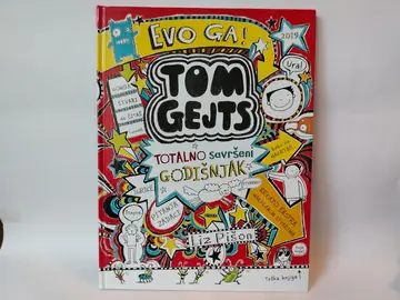 Tom gejts-totalno savrseni godisnjak — Liz Pičon, polovna knjiga