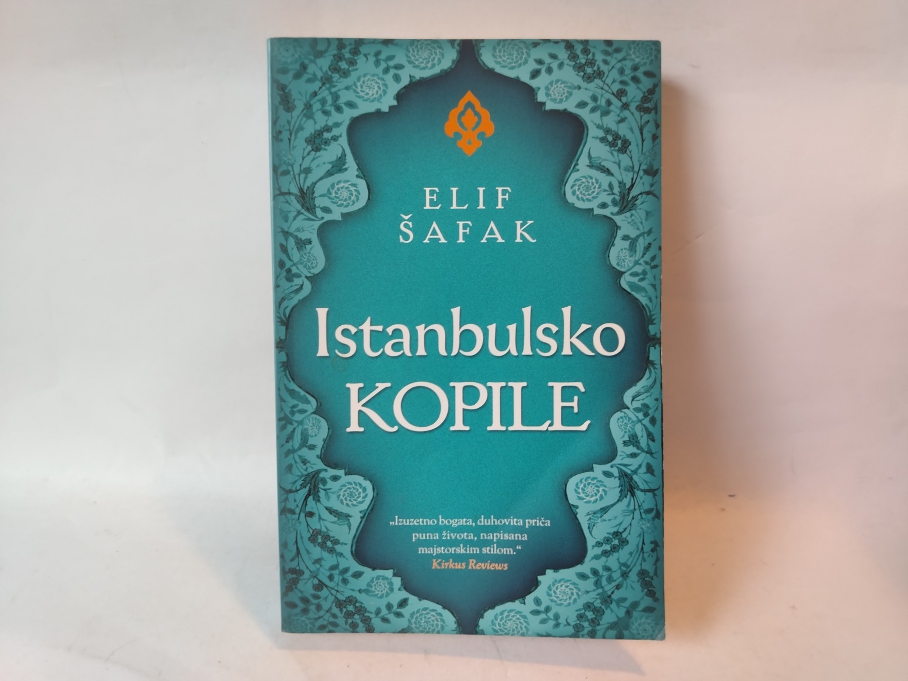 Istanbulsko kopile — Elif Šafak