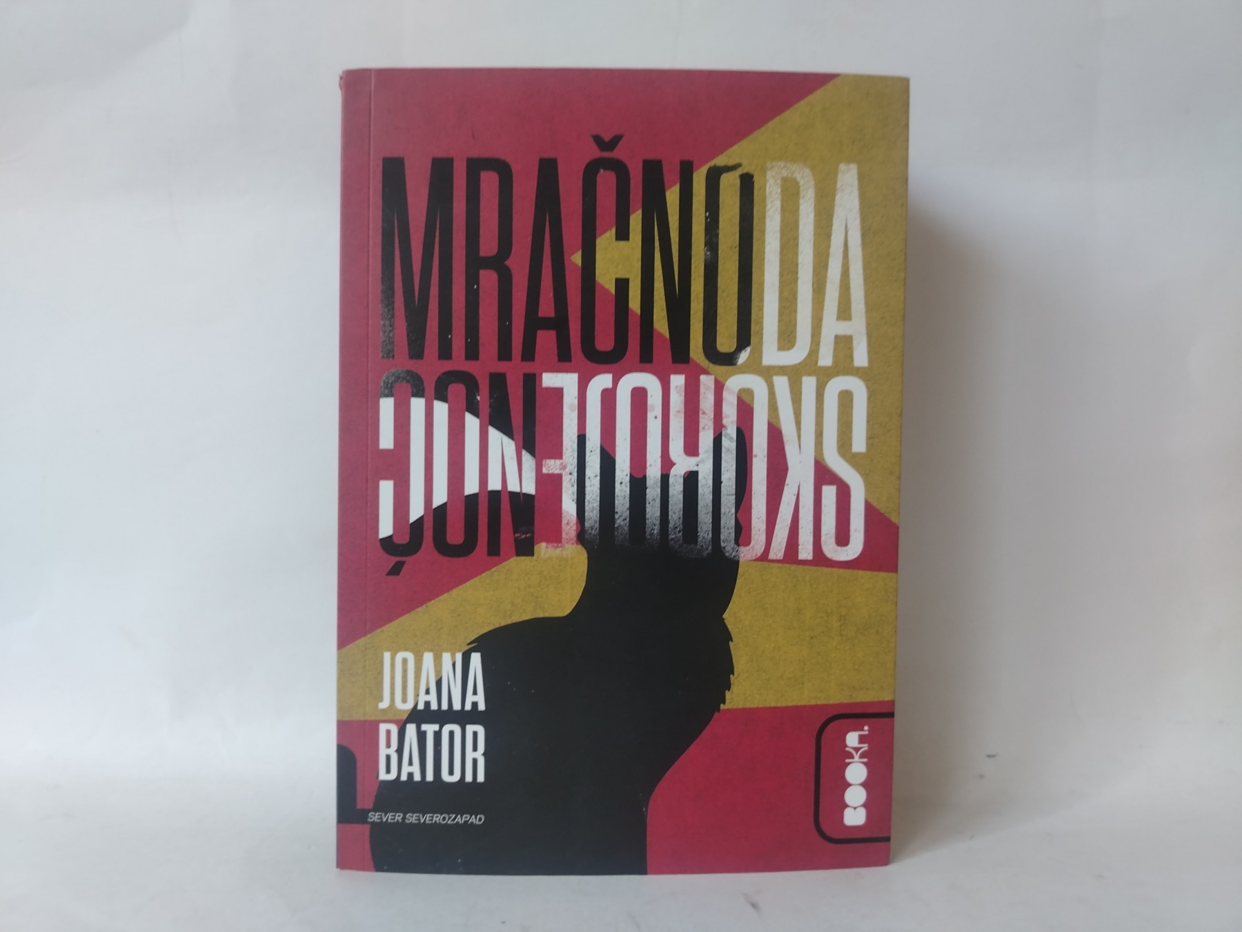 Mračno, skoro da je noć — Joana Bator