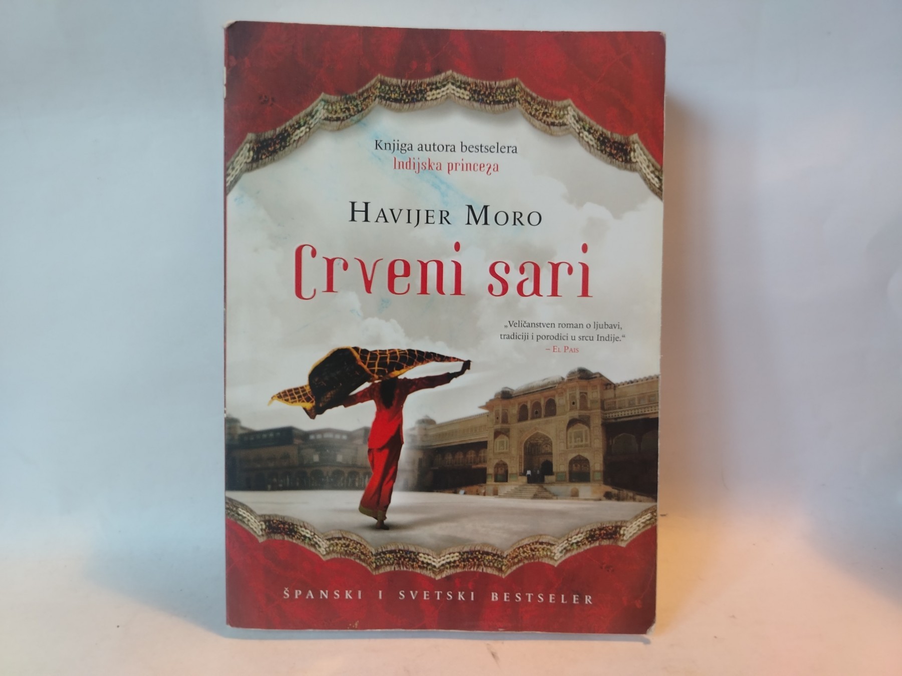 Crveni sari — Havijer Moro