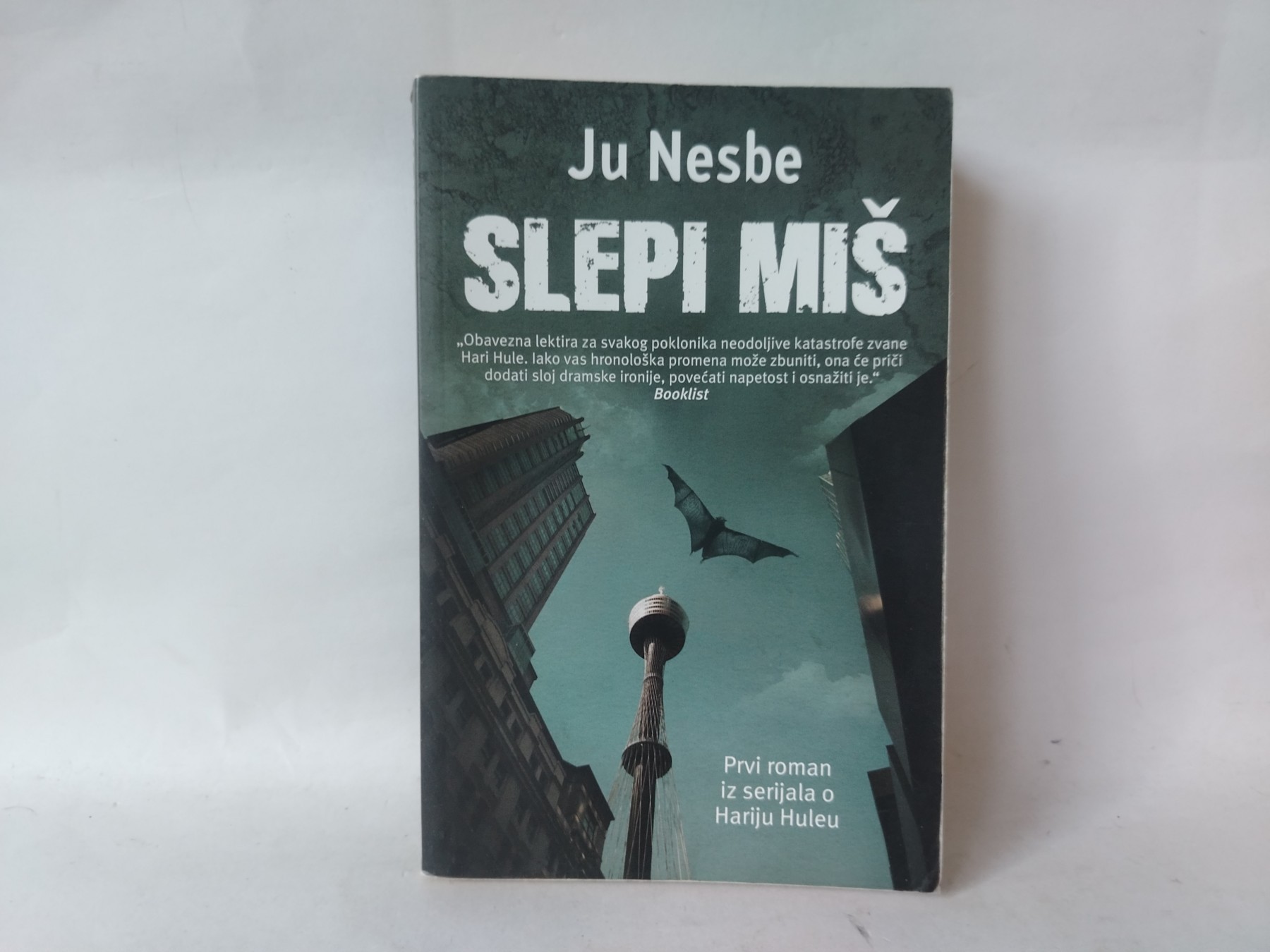 Slepi miš — Ju Nesbe
