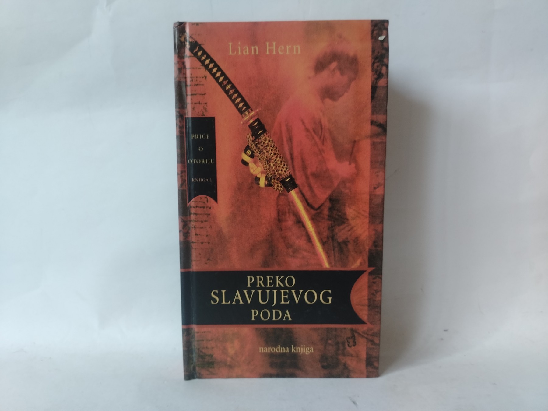 Preko slavujevog poda — Lijan Hern